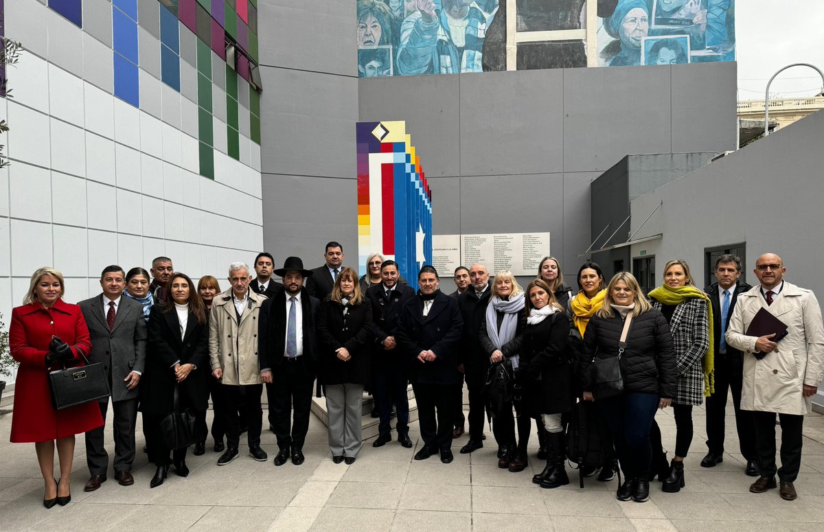 La presidenta de la Junta Federal de Cortes y Superiores Tribunales de  Justicia de las Provincias Argentinas y Ciudad Autónoma de Buenos Aires, Emilia María Valle, mantuvo un encuentro con  el gran rabino de la Asociación Mutual Isarelita Argentina (AMIA),  Eliahu Hamra.