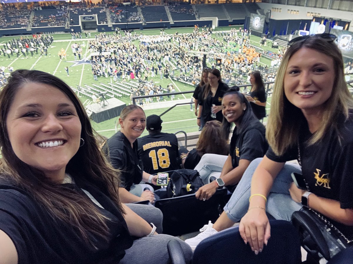 coachaliwood's tweet photo. Convocation looked a little different this year. So excited to embark on a new journey at @2018Memorial High School with these great coaches &amp;&amp; staff! BRING ON YEAR 6! 🩷 https://t.co/vFdsVVeW5V