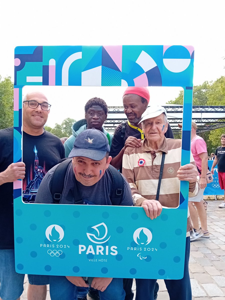 BonalDelphine's tweet photo. les #Bénéficiaires du #carrefourDesSolidarités et du #savs de la @MaisonDesChamps ont supporté les #basketteuses de l'#EquipeDeFrance lors du quart de final des #Paris2024 merci la #BilletterieSolidaire de la @Paris #DSOL . #handicap #seniors #AllerLesBleues #OnEstEnDemi https://t.co/bRkJVakCEy
