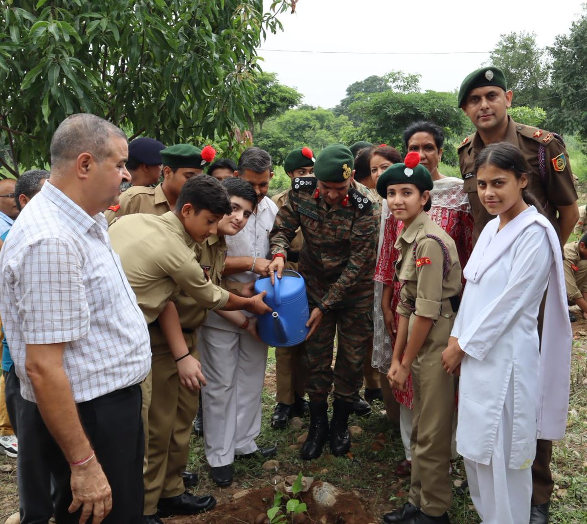 prodefencejammu's tweet photo. In a joint effort for the environment, 60 JD and JW #NCC Cadets from APS Akhnoor, supported by 10 Arty Bde, planted 100 trees under the banner of #एक_पेड़_माँ_के_नाम #OneCadetOneTree. 'Plant a tree, plant a hope for future generations.' 🌳🇮🇳.
@SpokespersonMoD
@moefcc
@diprjk https://t.co/wXrj9woIaA
