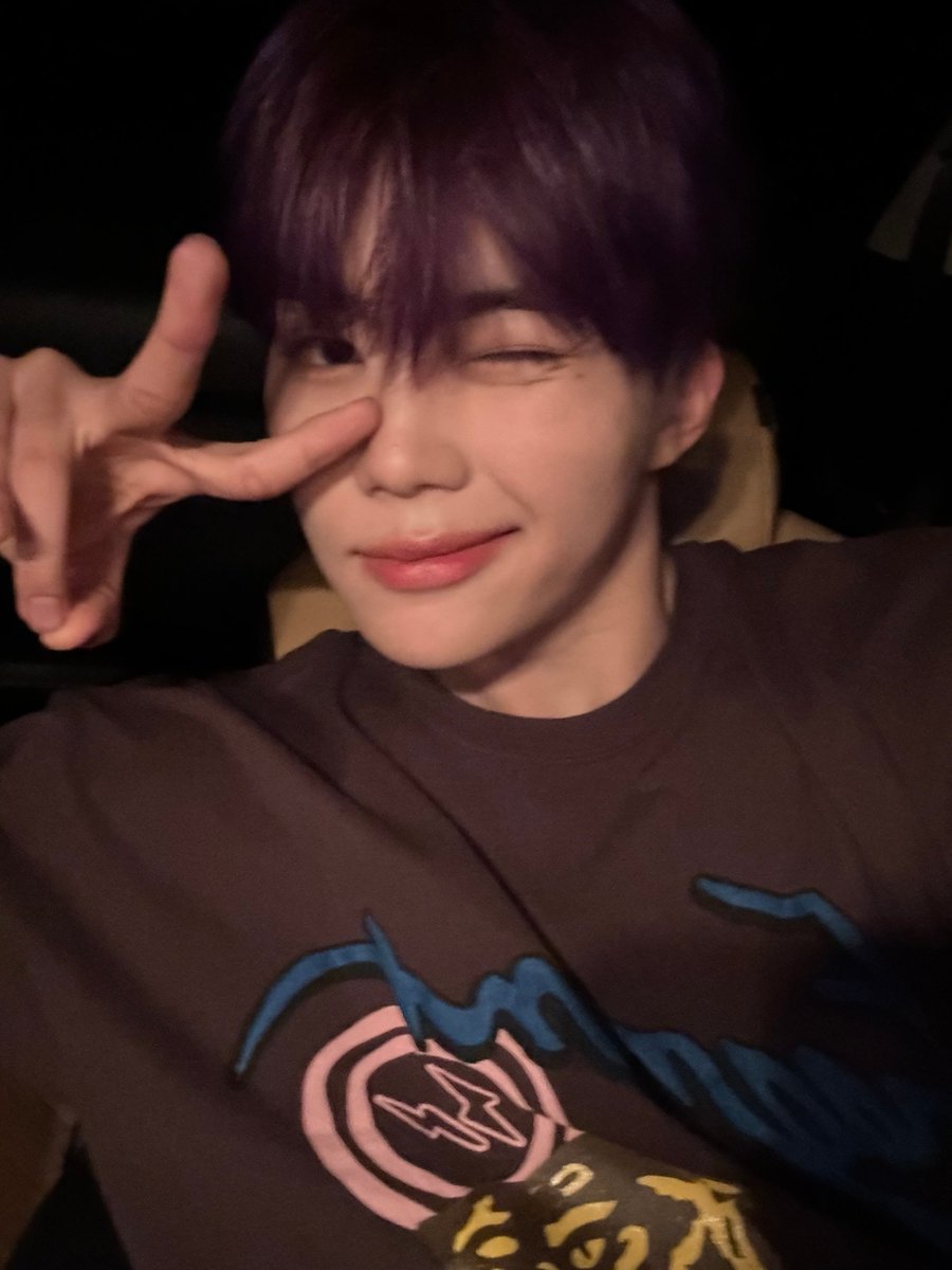 와  이분요즘생긴거ㄹㅇ미쳣네.. 너무잘생겻어요사랑해