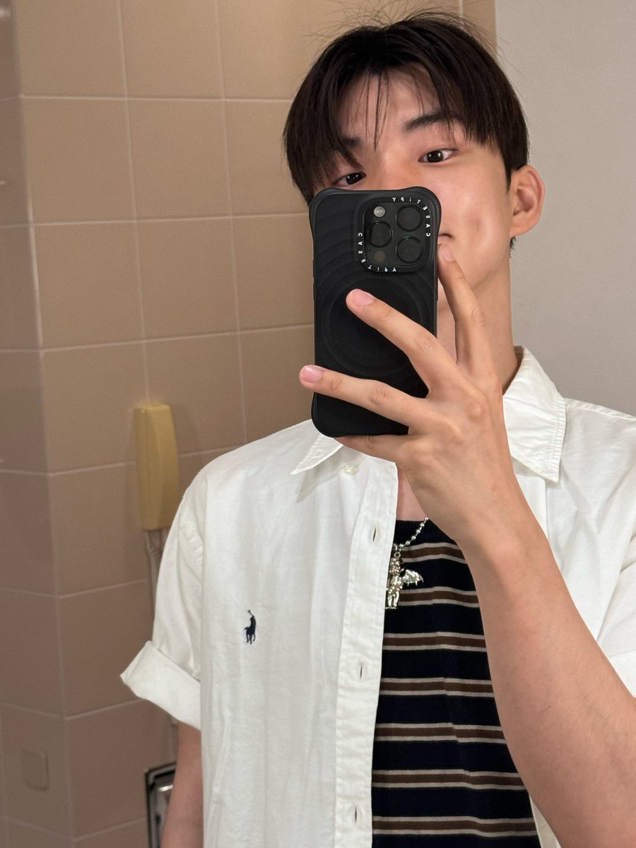 CHANGMIN JUST SENT A MIRROR SELFIE🥹💗