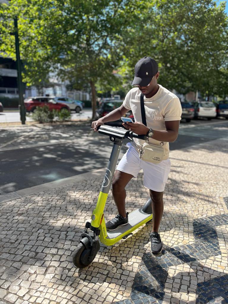 tourehamadoun14's tweet photo. C’est le week-end ! Prenez le temps de recharger vos batteries et de vous faire plaisir.
Profitez pour vous déconnecter du quotidien, explorer de nouvelles activités, et vous ressourcer. Le bien-être commence par de petites escapades comme celle-ci.
#HamadounTouré #HT19 https://t.co/h0fw31VnAP