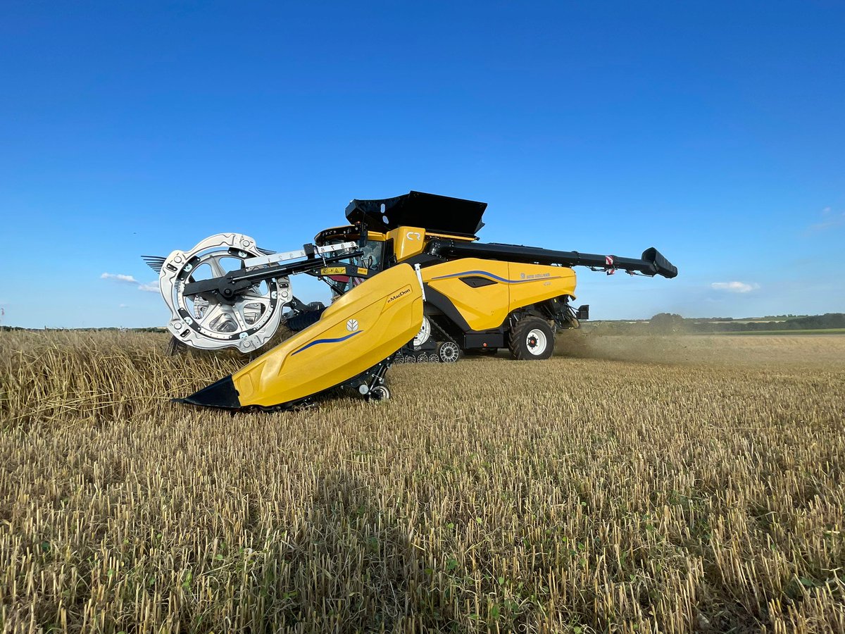 Une avant-première en France à Innov-Agri ?🎉

Si vous n’avez pas encore eu la chance d’admirer la toute nouvelle CR11 de @NewHollandAgFr, venez la découvrir en avant-première stand A12 ! Une grande sœur de plus dans la famille des Grandes jaunes qui va vous laisser sans voix!😊