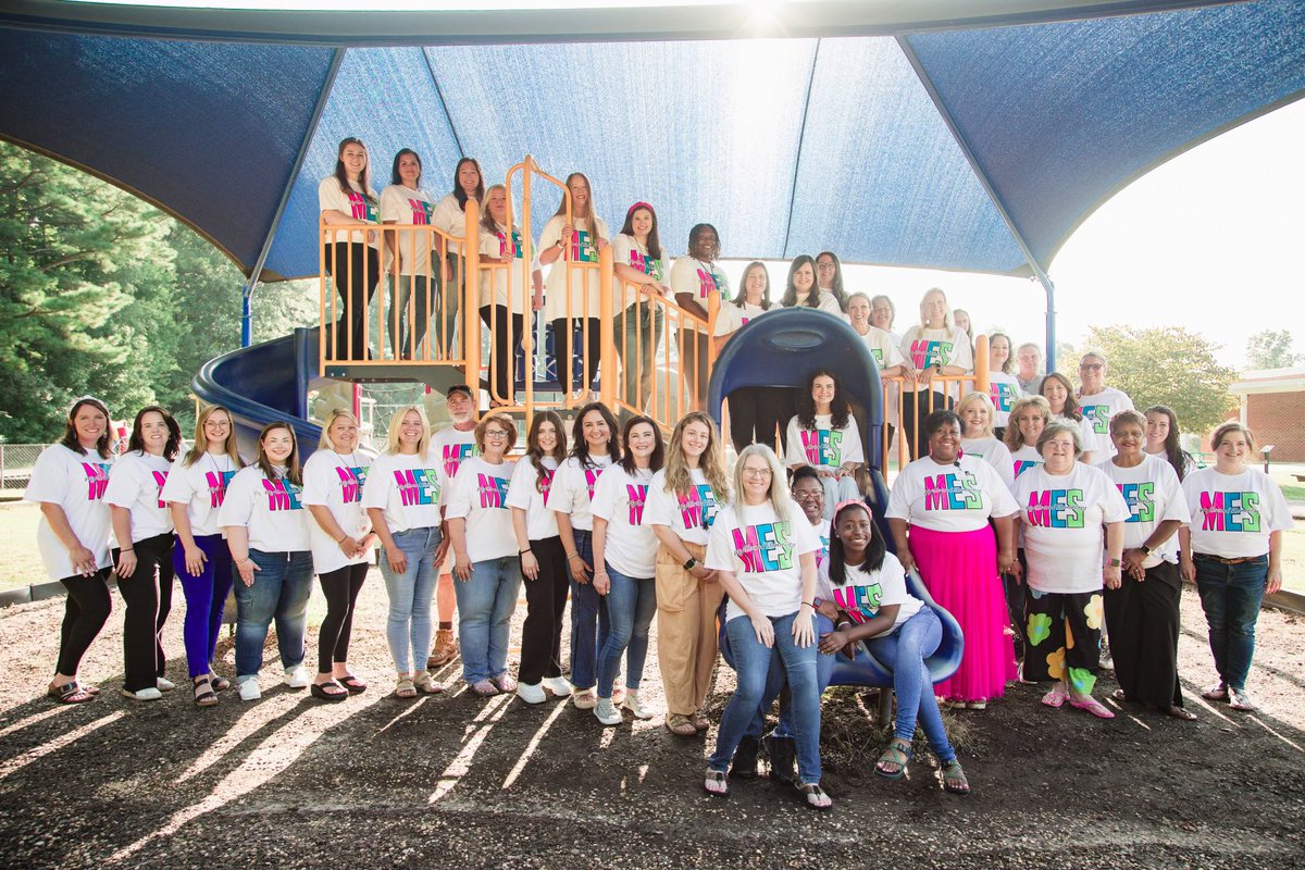queet_lala's tweet photo. The EXTRAORDINARY faculty and staff of Myrtlewood Elementary School! The perfect pieces to our puzzle. We are determined to RISE and SHINE!
#likeadiamond
#theMyrt https://t.co/TpeC5D0cjb