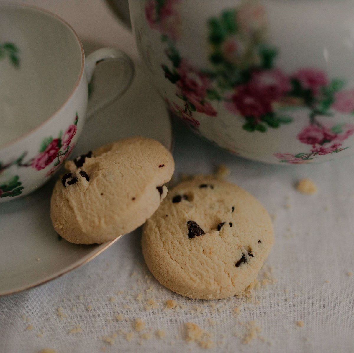 Happy Friday! 😊

We're kicking off the weekend with some of our delicious Chocolate Chip Shortbread Rounds. 

#DeansShortbread #HappyFriday #Weekend #ChocolateChip #ChocolateChipShortbread #Shortbread #ScottishShortbread #HistoryinTheBaking