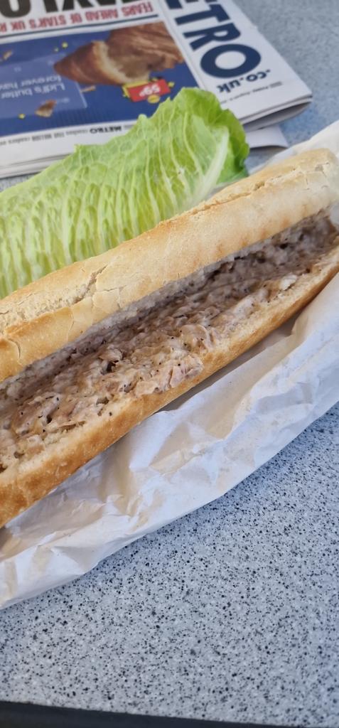 Simba27807791's tweet photo. @wcornwallpasty where's the tuna in your tuna and lettuce baguette 😳 glad I didn't pay full price for it lol as I would be disappointed there wasn't much filling for the price. Other places have more filling https://t.co/NiD1zv70H2