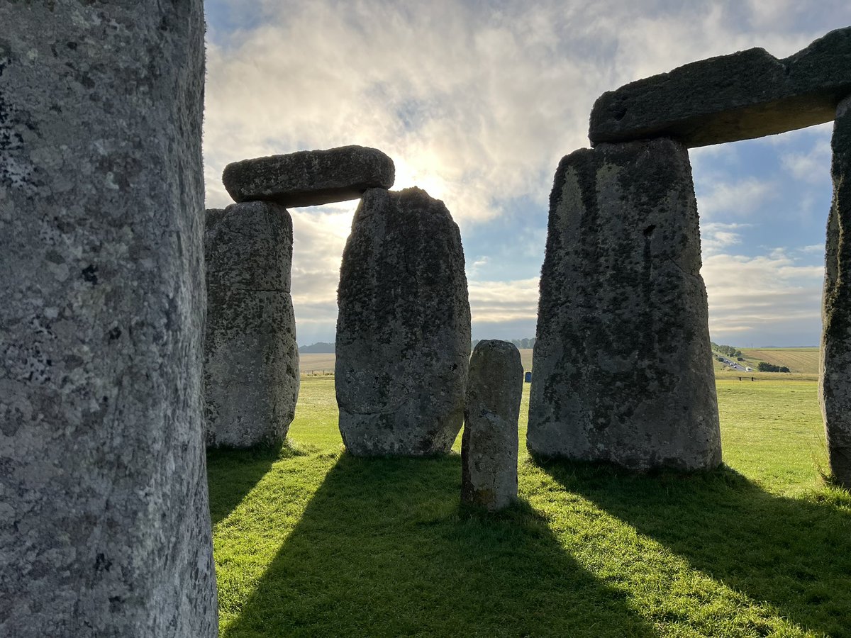 ST0NEHENGE's tweet photo. Sunrise at Stonehenge today (9th August) was at 5.44am, sunset is at 8.38pm 🌤️ https://t.co/4Sjlc88CLl