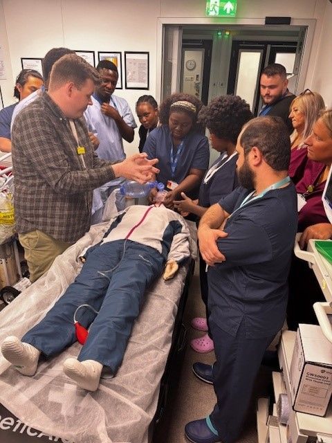InHealthGroup's tweet photo. This week we held our first ‘Emergency Scenario’ training with an Endoscopy team at our Birmingham mobile unit! Our Group Resuscitation Lead and Head of Nursing for Endoscopy, provided training on what to do in difficult patient situations, such as resus or choking.#WeAreInHealth https://t.co/ALtIT4Vm0u