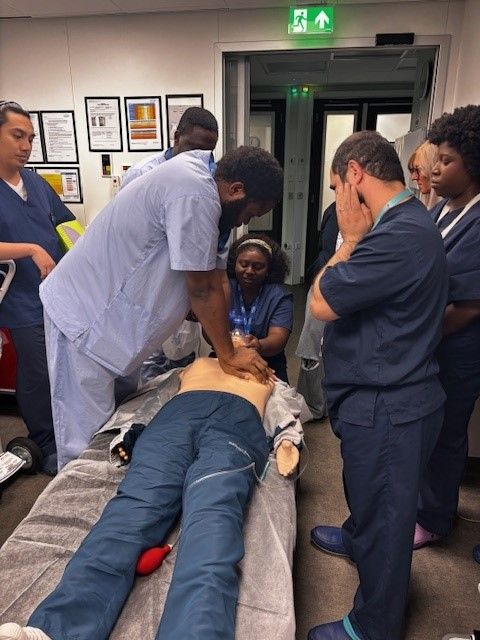 InHealthGroup's tweet photo. This week we held our first ‘Emergency Scenario’ training with an Endoscopy team at our Birmingham mobile unit! Our Group Resuscitation Lead and Head of Nursing for Endoscopy, provided training on what to do in difficult patient situations, such as resus or choking.#WeAreInHealth https://t.co/ALtIT4Vm0u
