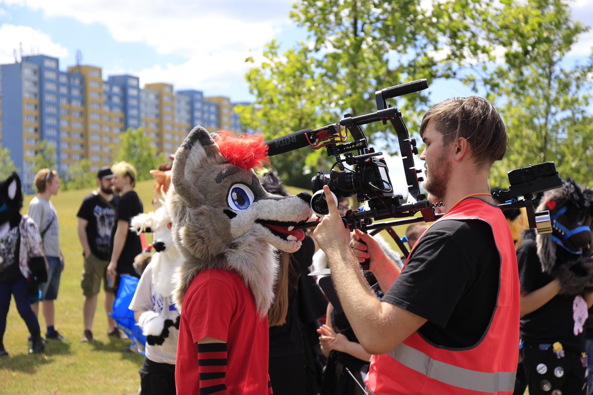 I SMELL CONTENT 👀

📸 (pls dm me who you r)

#fursuit #fursuiter #fursuitfriday #furry #furrycommunity