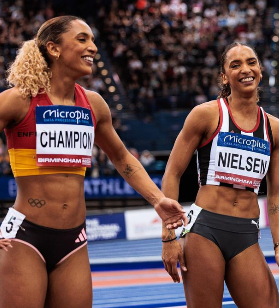 esclerosiseme's tweet photo. 🟠Las gemelas @Laviai Nielsen y @LinaFJNielsen son dos atletas con #EsclerosisMúltiple que han competido en los #JJOO de #París2024.

Laviai ha logrado la medalla de #bronce en la categoría de relevos 4x400m mixto y Lina ha disputado la semifinal de 400m vallas.

¡Bravo, olímpicas! 💪
