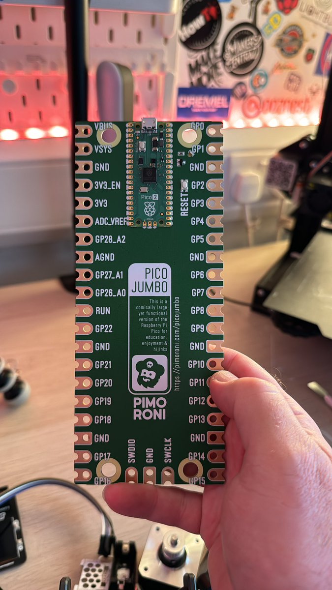 kevsmac's tweet image. I freaking love this! A comically large yet fully functional @Raspberry_Pi Pico 2!
#raspberrypi #rp2350 #pico2