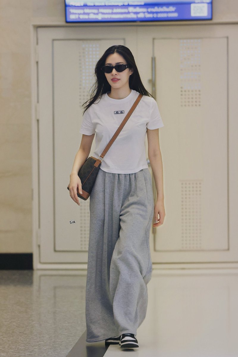 LingKwongTH's tweet image. 𝕃𝕚𝕟𝕘 𝕃𝕚𝕟𝕘 𝕂𝕨𝕠𝕟𝕘 💜 @linglingsirilak 

#linglingsirilak
#linglingkwong
#หลิงหลิงศิริลักษณ์
#หลิงหลิงคอง
#Angelgolden
#lingorm #หลิงออม