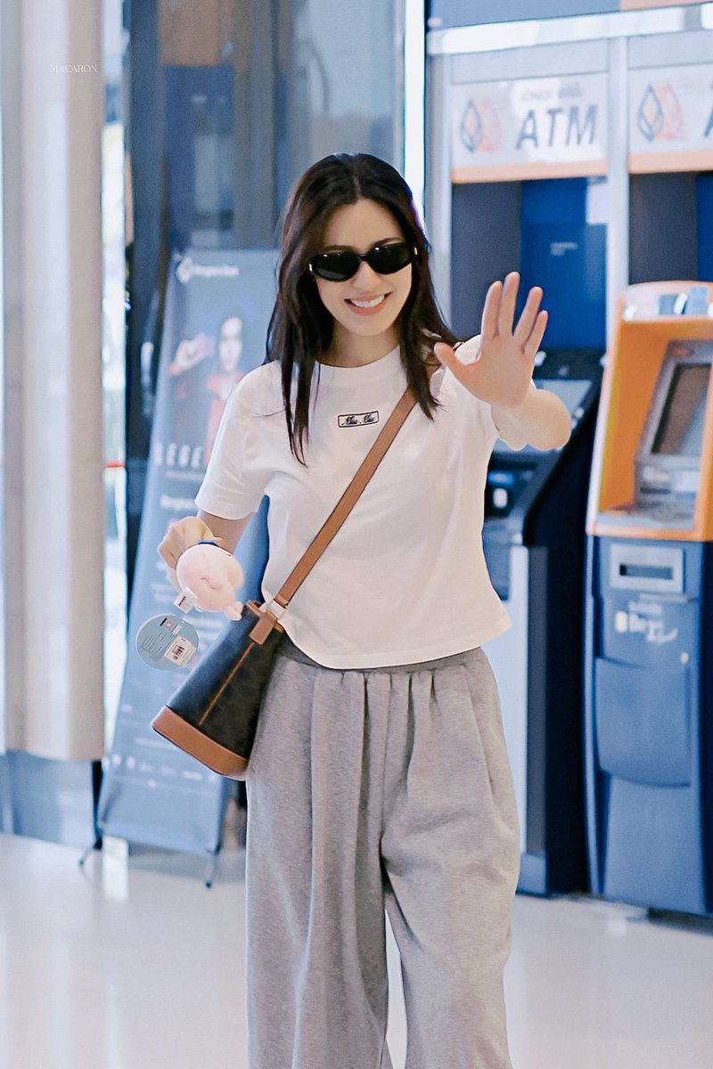 LingKwongTH's tweet image. 𝕃𝕚𝕟𝕘 𝕃𝕚𝕟𝕘 𝕂𝕨𝕠𝕟𝕘 💜 @linglingsirilak 

#linglingsirilak
#linglingkwong
#หลิงหลิงศิริลักษณ์
#หลิงหลิงคอง
#Angelgolden
#lingorm #หลิงออม