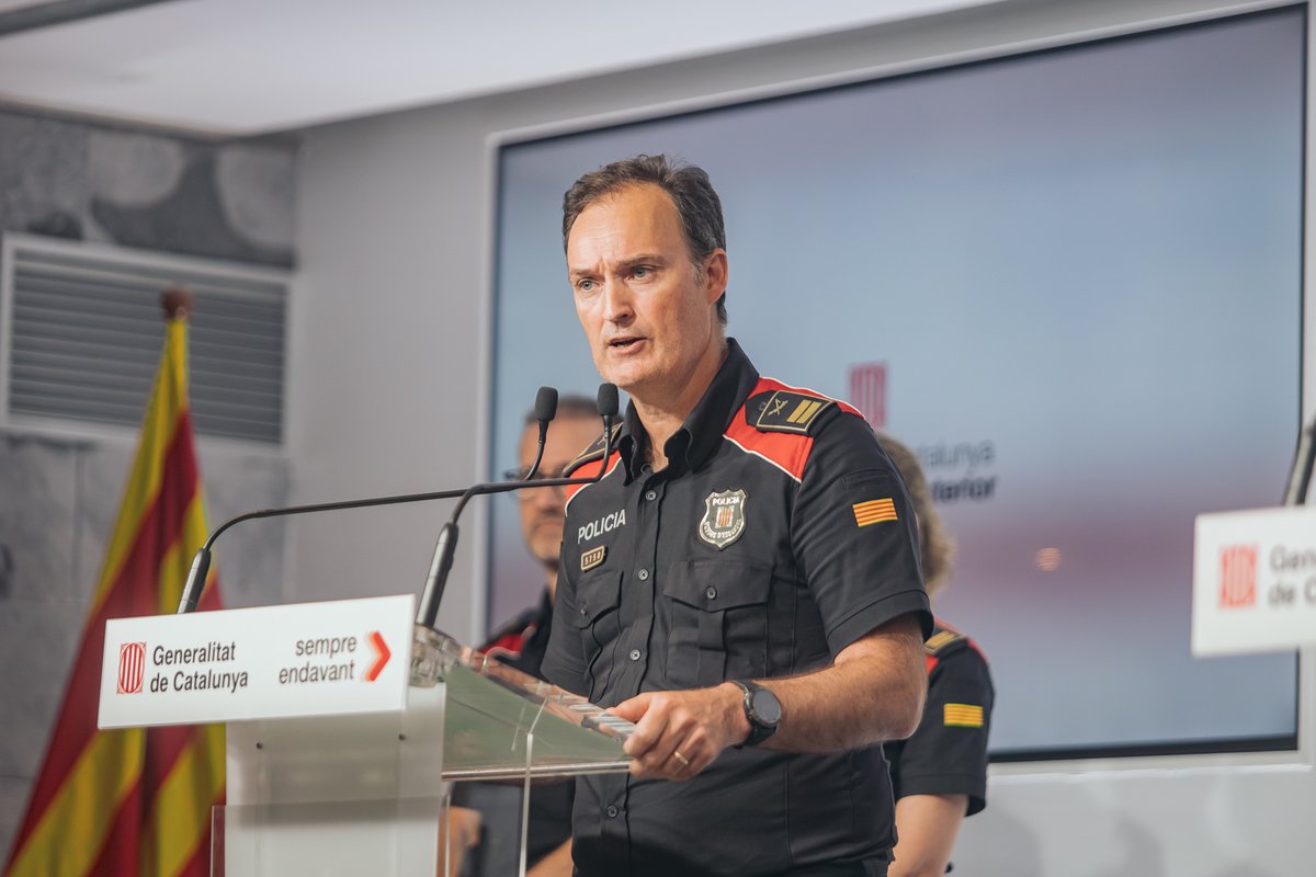interiorcat's tweet image. 🗣️ Sallent, sobre l’actuació dels dos agents de @mossos que van dificultar la detenció: “És un acte reprovable i inacceptable, un atac al cos de @mossos i no mereixen vestir el nostre uniforme”