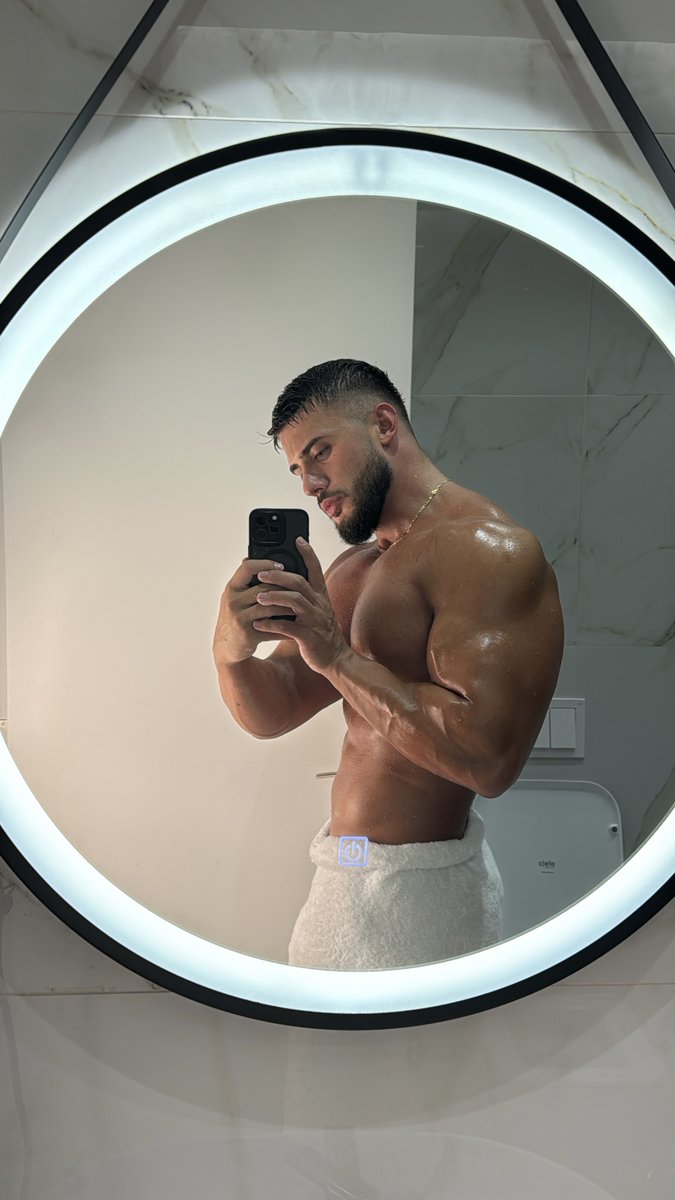 I'm sending some nudiezs rn to everyone who types "yes"