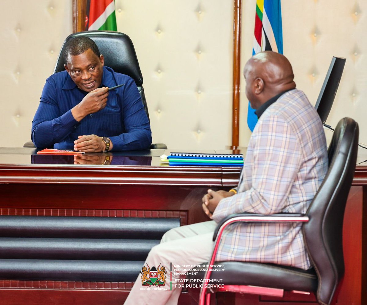 Amos_Gathecha's tweet photo. Today, I welcomed the newly appointed Cabinet Secretary @HonJBMuturi , EGH at his Harambee house office. 

I expressed my commitment to work with the Cabinet Secretary in ensuring efficient and effective service delivery. 

Karibu Waziri! https://t.co/BnR309KKmf