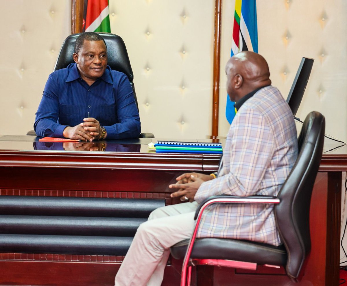 Amos_Gathecha's tweet photo. Today, I welcomed the newly appointed Cabinet Secretary @HonJBMuturi , EGH at his Harambee house office. 

I expressed my commitment to work with the Cabinet Secretary in ensuring efficient and effective service delivery. 

Karibu Waziri! https://t.co/BnR309KKmf