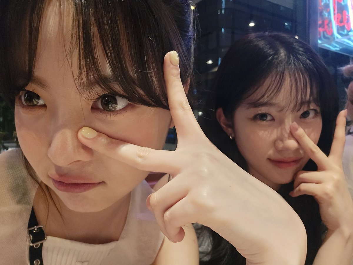 아무래도 오늘 즈하언니 생일이잖아!
축하한다아!!!!!!
We're eunhaz❤️🍀

#아무래도_즈하_생일이자나 
#LE_SSERAFIM #KAZUHA
#HONGEUNCHAE