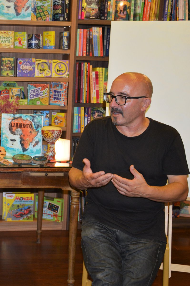 KalandrakaEdit's tweet photo. Novo encontro co artista #RamonTrigo! Hoxe ás 19h presenta o seu #Labirinto na #FeiraDoLibroDaCoruña conversando coa poeta Branca Trigo sobre este "Diario dun artista monocromo" que se mergulla nos misterios de terras africanas
🗓️https://t.co/K66dhDvxeN
📚https://t.co/gxLDouBkI6 https://t.co/W9xrvJt9PJ