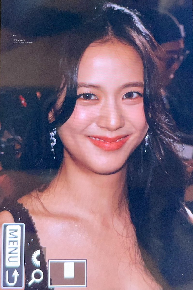 offthepage_js's tweet photo. 240809 BORN PINK CINEMA
 내한가수내한배우🥹🥹🤍
#블랙핑크 #지수 #BLACKPINK #JISOO @BLACKPINK https://t.co/2ugXFAHTvt