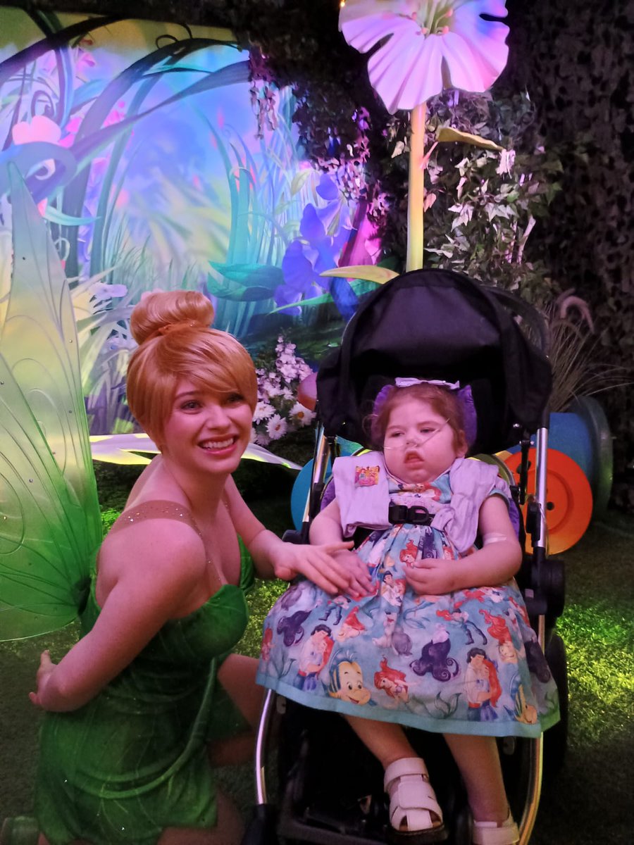 Leeds_Childrens's tweet photo. With a little help from Nutritional Nurse Specialists Jenny and Helen, patient Elaurise's wish to attend a UK Disney experience with @MakeAWishUK came true! What better way to end #HANWeek. Thank you Elaurise for sharing your HAN experience. https://t.co/PXmSLrpaQ1