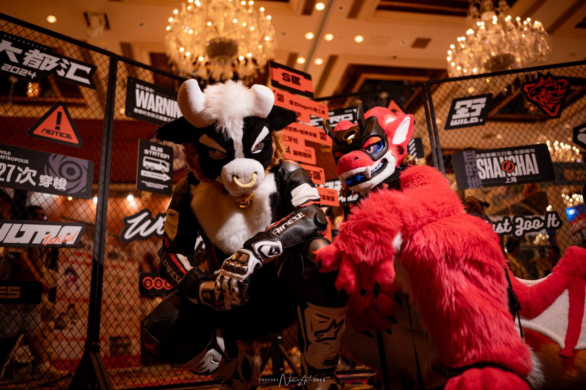 黑恶势力 <a href="/XVImonster/">XVI</a>  
#FursuitFriday 
📷：<a href="/makanae02/">makanae</a>