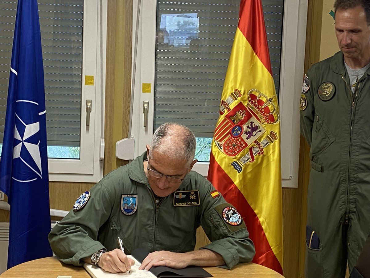 SpainNATO's tweet image. 🇪🇸 #DATPaznic 🪖 takes the leadership of at @NATO’s Air Policing mission in the Eastern flank . 

#WeAreNATO @EjercitoAire @EmbEspBucarest 

📸 @EMADmde