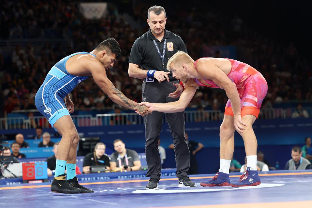OfficialCOV's tweet photo. Lucha libre - 74kg!

El subcampeón olímpico juvenil de Nanjing 2014 Anthony Montero de la división 74kg debutó en sus 1ros JJOO de adulto, lamentablemente cayó por superioridad técnica (10-0) ante el estadounidense Kely  Douglas Dake en 8vos de final en Paris 2024. https://t.co/sLL8o9G3eo