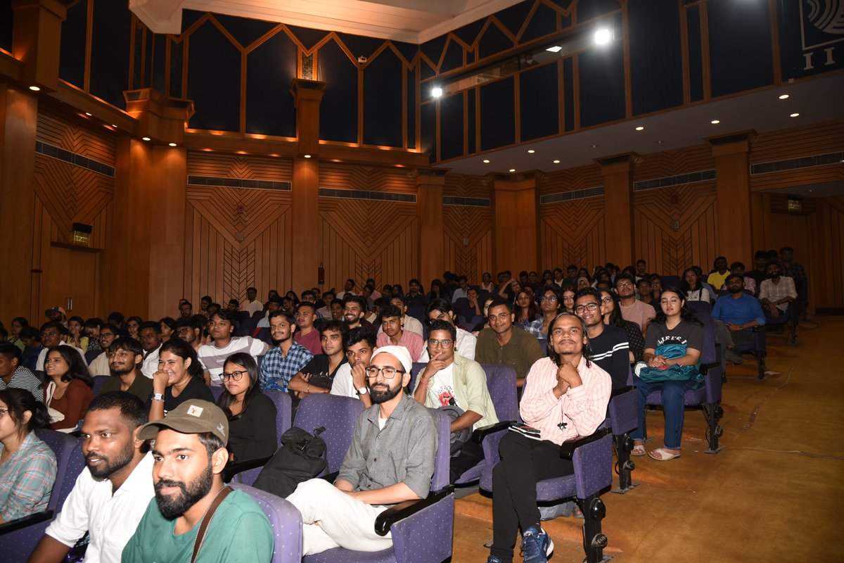 IIMC_India's tweet photo. #IIMCOrientation24
Shri @PrasadScribe, Business Head, Times Internet, emphasized the importance of prioritizing meaningful storytelling over chasing virality during the #IIMCOrientationProgramme24. He said: “It’s more important to be accurate than to be fast & first.” https://t.co/w4gB7OMHCQ
