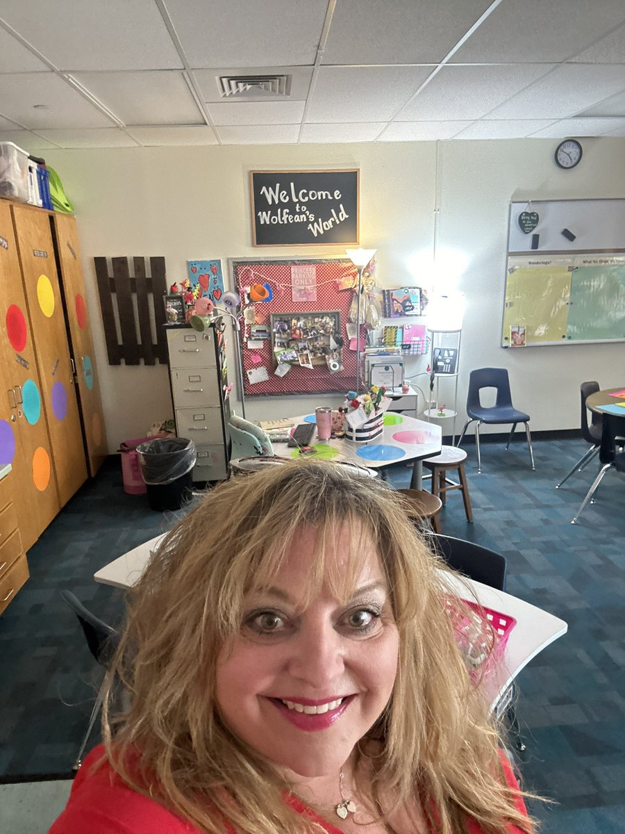 2WolfWorld's tweet photo. Meet the teacher, school has begun❣️💕🐊 https://t.co/VgxsL3S4TK