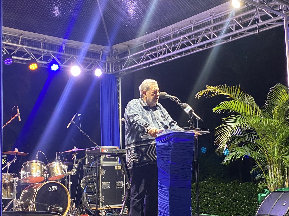 EmbStVincent_ve's tweet photo. La misión diplomática venezolana en San Vicente y las Granadinas @FPerezSantana asistió a la Ceremonia de clausura de la Cumbre de la Juventud organizada por el Consejo Asesor  del Primer Ministro sobre la Juventud. 
Durante la actividad el Primer Ministro de SVG, Ralph Gonsalves felicitó al Consejo y aseguró que es “desde su lanzamiento en octubre del 2023 han hecho un trabajo extraordinario los 230 miembros del Consejo… hoy podemos asegurar que es una institución increíble consolidada a un mayor nivel en SVG” destacó. @CancilleriaVE @yvangil @mofa_svg