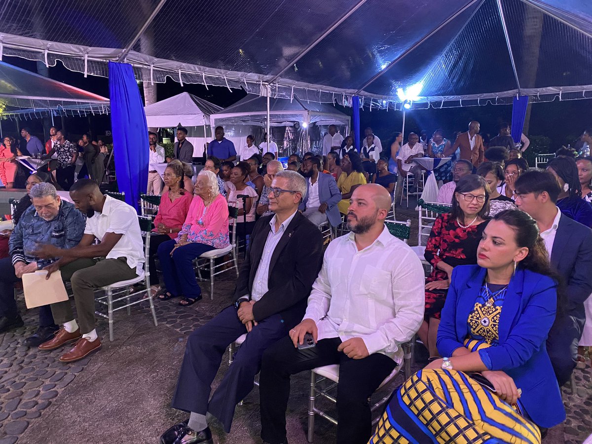 Embassy of Venezuela in StVincent & the Grenadines (@embavestvincent) on Twitter photo La misión diplomática venezolana en San Vicente y las Granadinas <a href="/FPerezSantana/">Francisco Perez S.</a> asistió a la Ceremonia de clausura de la Cumbre de la Juventud organizada por el Consejo Asesor del Primer Ministro sobre la Juventud.
Durante la actividad el Primer Ministro de SVG, Ralph Gonsalves La misión diplomática venezolana en San Vicente y las Granadinas <a href="/FPerezSantana/">Francisco Perez S.</a> asistió a la Ceremonia de clausura de la Cumbre de la Juventud organizada por el Consejo Asesor del Primer Ministro sobre la Juventud.
Durante la actividad el Primer Ministro de SVG, Ralph Gonsalves