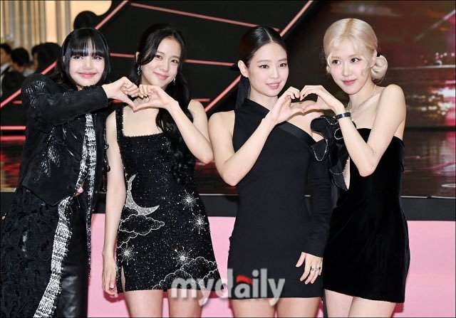 BLΛCKPIИK GLOBAL FANBASE tweet media