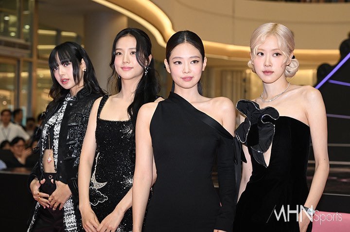 BLΛCKPIИK GLOBAL FANBASE tweet media