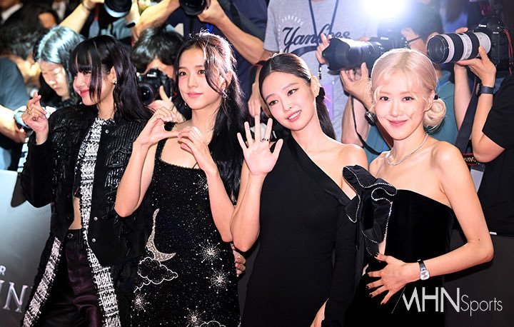 BLΛCKPIИK GLOBAL FANBASE tweet media