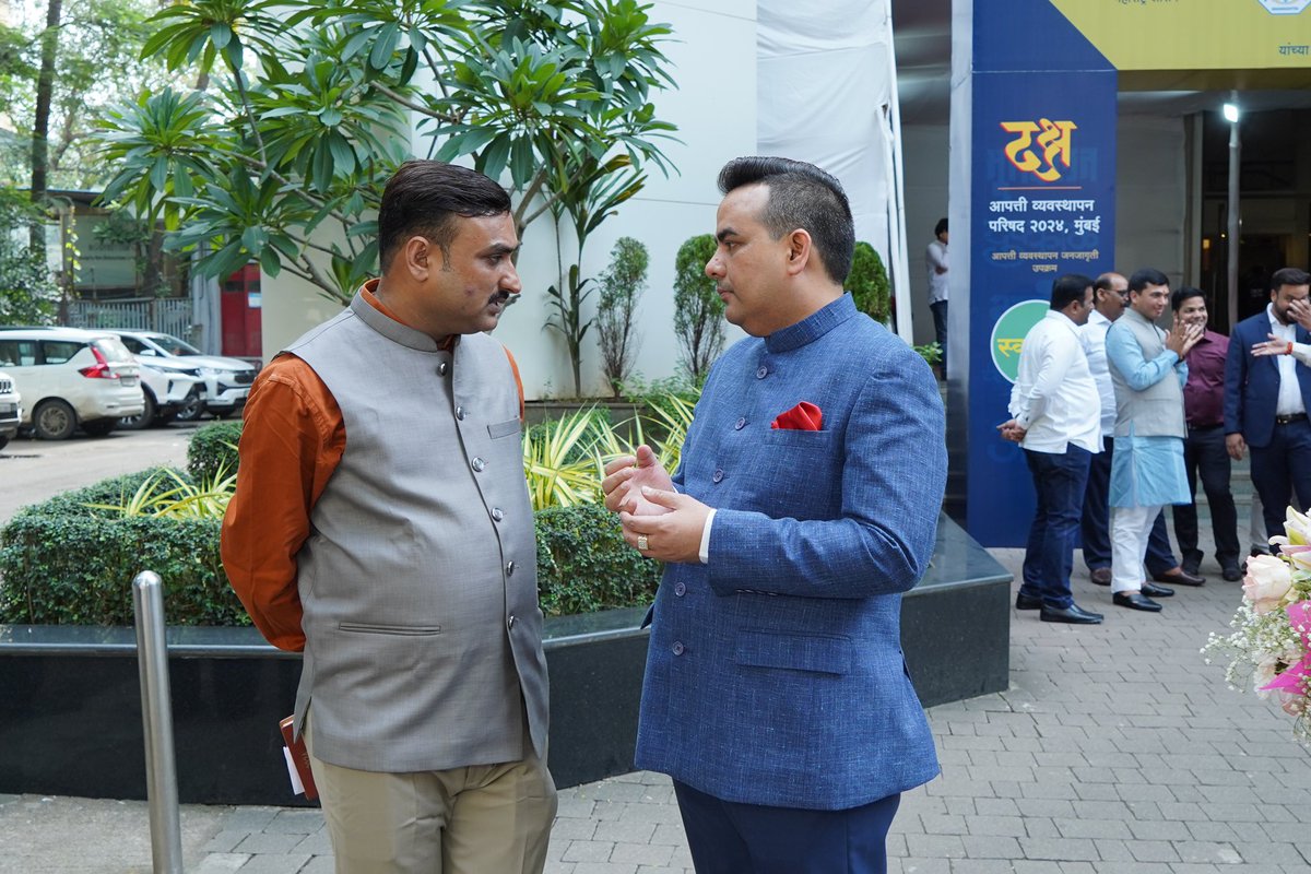 abhishekpandey2's tweet image. भारत एक्सप्रेस कांन्क्लेव की कुछ झलकियां.. 

शुक्रिया आप सभी का इतने व्यस्त समय में भी समय निकल कर पहुँचने के लिए... 

भारत एक्सप्रेस के CMD श्री उपेंद्र राय जी का भी बहुत बहुत धन्यवाद जिन्होंने मुझ पर इतना बड़ा कांन्क्लेव आयोजित करने के लिए विश्वास जताया 

#BharatExpress