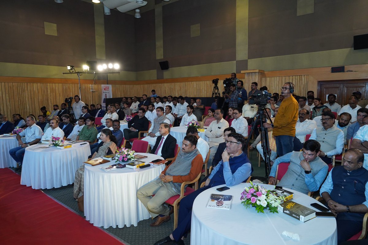 abhishekpandey2's tweet image. भारत एक्सप्रेस कांन्क्लेव की कुछ झलकियां.. 

शुक्रिया आप सभी का इतने व्यस्त समय में भी समय निकल कर पहुँचने के लिए... 

भारत एक्सप्रेस के CMD श्री उपेंद्र राय जी का भी बहुत बहुत धन्यवाद जिन्होंने मुझ पर इतना बड़ा कांन्क्लेव आयोजित करने के लिए विश्वास जताया 

#BharatExpress