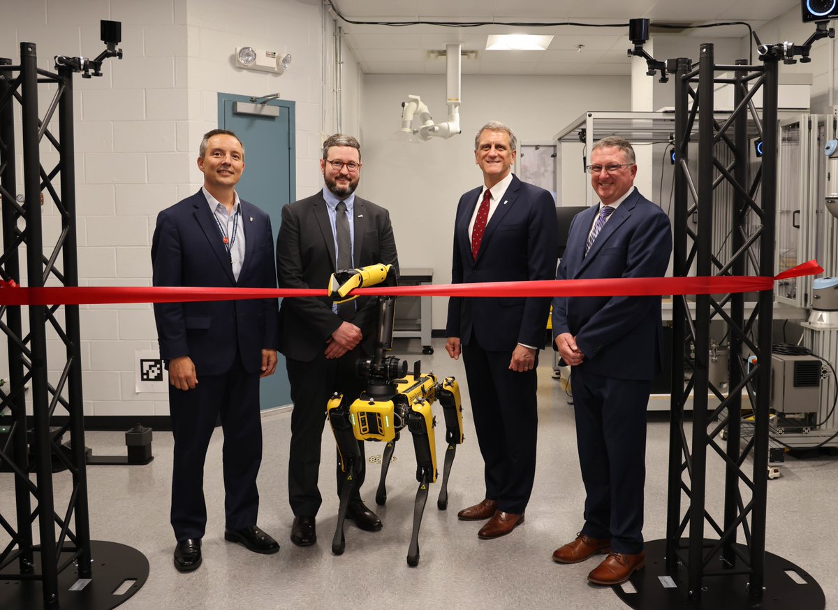 AFResearchLab's tweet image. Our Materials and Manufacturing Directorate just conducted a ribbon cutting ceremony on a facility leveraging the expertise of the Lab with state-of-the-art tech to further research &amp;amp; develop in the realm of digital manufacturing. 🔢

#AFResearchLab | #FutureTech | #CoolTech
1/2