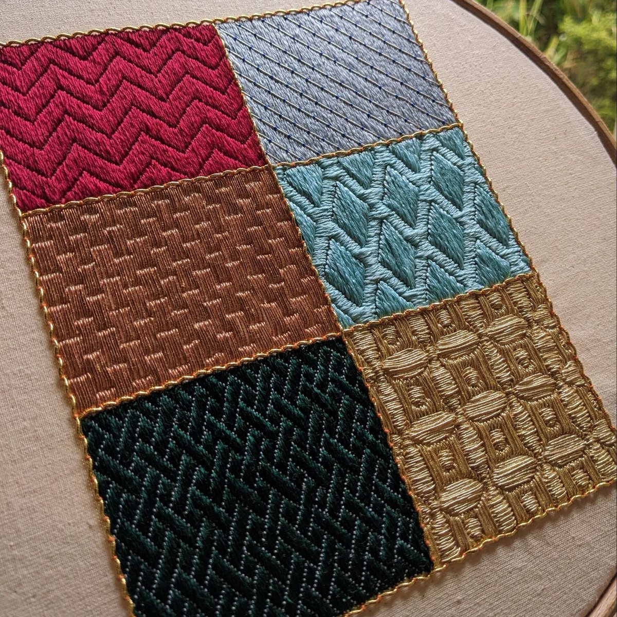 RoyalNeedlework's tweet photo. Classes starting soon! ⭐️
We can't wait for our new September - December Day & Evening classes to get started.
See each of the classes here: https://t.co/KkNKPzNrRp
*
*
#RSN RoyalNeedlework #RoyalSchoolofNeedlework #OpusAnglicanum #Goldwork #Beading #OrNue #Embroidery https://t.co/IcCgcu7wN4