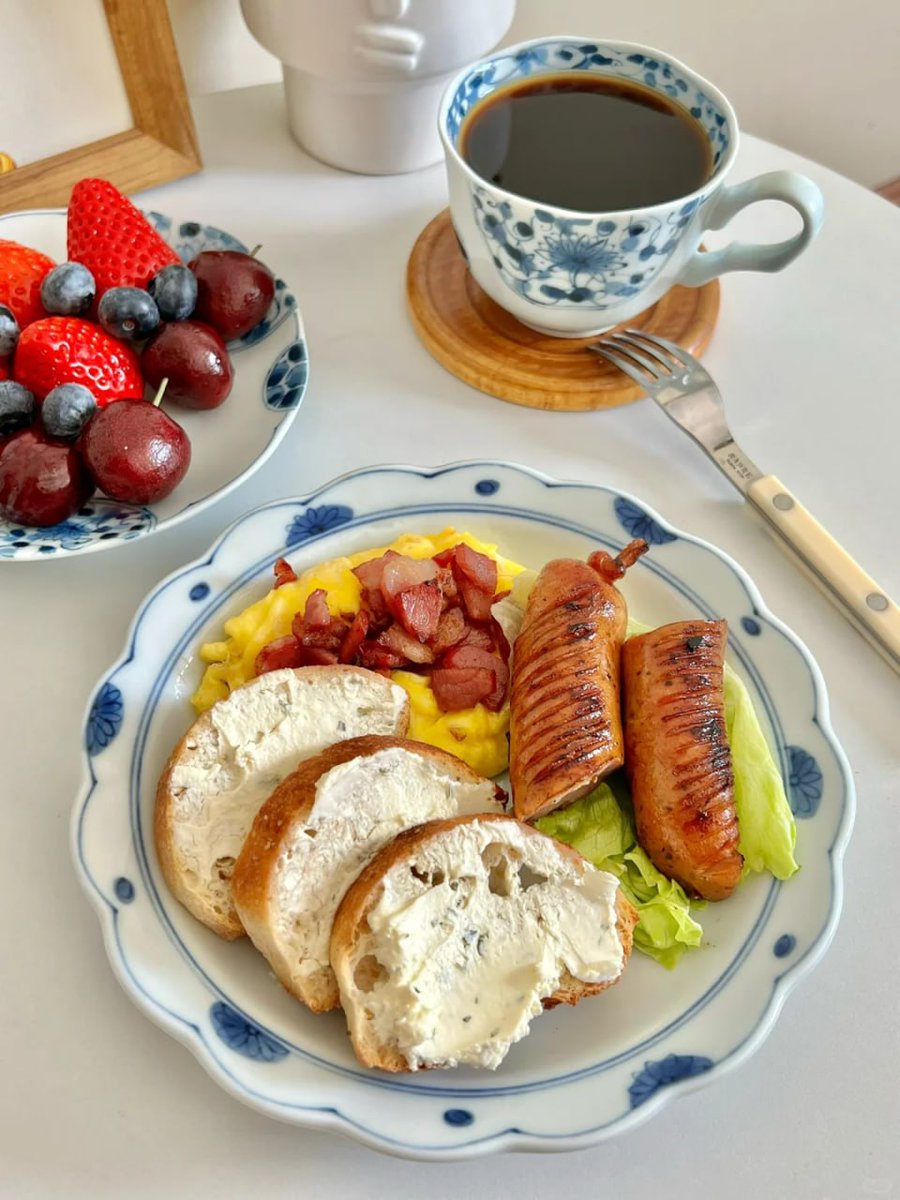 xkayacan's tweet photo. Less talk, more breakfast😋🥰🍓🫐🥪 https://t.co/fevDBjRROL