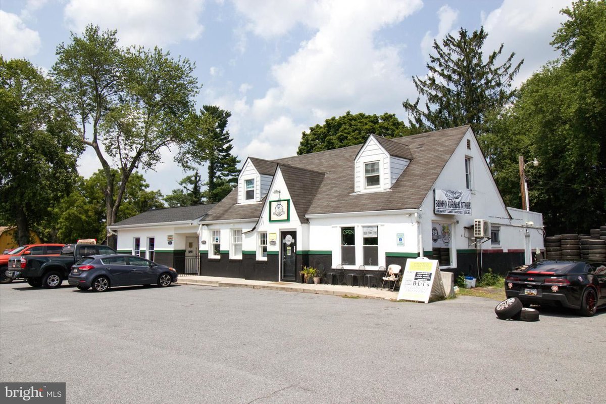 hammersmithteam's tweet image. 2808 Liberty Road, Sykesville, MD, 21784
0 bed | 3478 Sq. Ft.
Active | $1,600,000
bit.ly/4d6NGHD
Wonderful opportunity to own a mixed use commercial corner property with so many options. Rental income of over $115,000 a year with current tenants. Call listing agent...