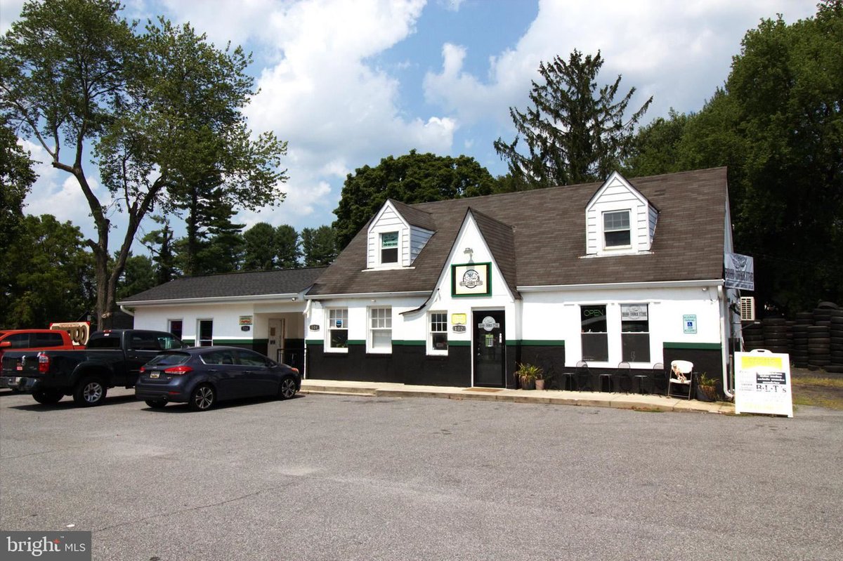 hammersmithteam's tweet image. 2808 Liberty Road, Sykesville, MD, 21784
0 bed | 3478 Sq. Ft.
Active | $1,600,000
bit.ly/4d6NGHD
Wonderful opportunity to own a mixed use commercial corner property with so many options. Rental income of over $115,000 a year with current tenants. Call listing agent...