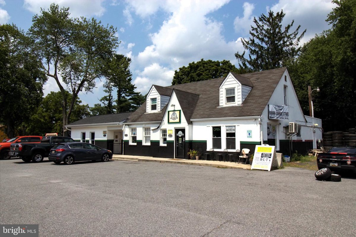 hammersmithteam's tweet image. 2808 Liberty Road, Sykesville, MD, 21784
0 bed | 3478 Sq. Ft.
Active | $1,600,000
bit.ly/4d6NGHD
Wonderful opportunity to own a mixed use commercial corner property with so many options. Rental income of over $115,000 a year with current tenants. Call listing agent...
