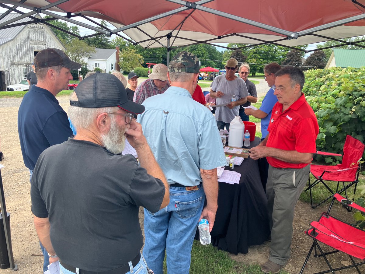 Bergefurdsfarm's tweet photo. Assisted Sales Manager Randy Blackburn with showcasing his New York BRANDT grape research trials and co-taught with Mike Mcbride of BRANDT iHammer 🍇🍇🍇🍇
#BRANDT https://t.co/3SpwXAnJbM