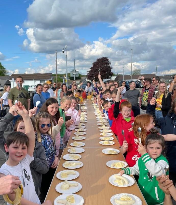 Dyddiad ar gyfer eich dyddiadur: Dydd Gwener Medi  20fed: Banana Sblit Enfawr Masnach Deg yn Yr Arcêd #Rhydaman! 🍌🍌🍌🍌🍌
#pythefnosmasnachdeg
Date for your diary:  Giant Fairtrade Banana Split on Friday 20th September at The Arcade, #Ammanford!
🍌🍌🍌🍌🍌
#fairtradefortnight