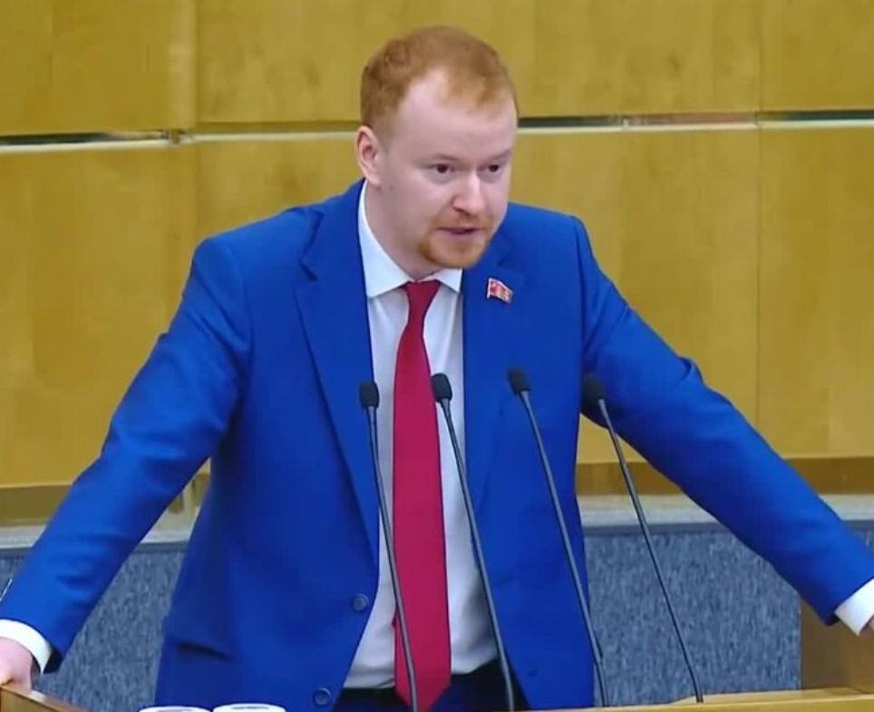 Депутат Госдумы Денис Парфенов призвал Роскомнадзор восстановить работу YouTube

По его мнению, замедление работы YouTube "не в полной мере" отвечает запросам общества, а отечественные аналоги не могут сравниться с видеохостингом Google и не пользуются большой популярностью.
🫡👏