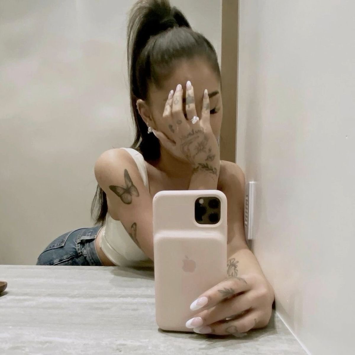 erewhongirly's tweet photo. ariana grande thinspo 💍 ⊹ ࣪ ౨ৎ ˙₊ ˚
— a thread for edtwt https://t.co/afutwFLOTs