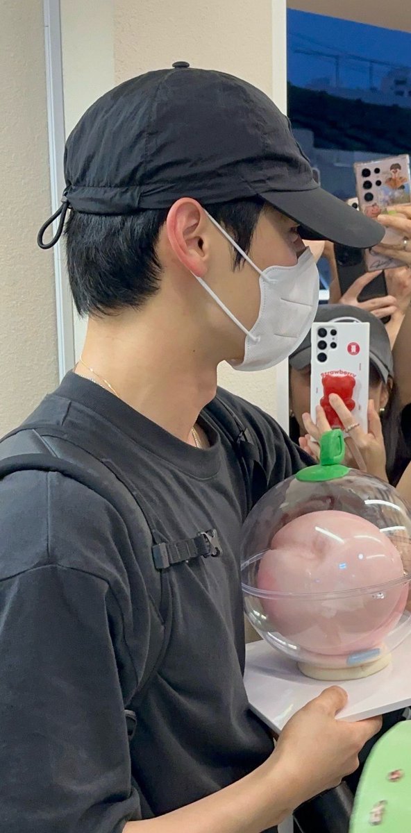 cafe_kidmoon's tweet photo. (축)민현님 키드문 방문🍑

민현님 생일을 축하드립니다💕
저희 키드문 방문해주셔서 넘넘 감사합니다!
가렸는데도 뿜어져 나오는 미모에 그저 황홀

예쁜 생일카페 준비해주신 @hwangdoaeongdan 스탭분들 고생 많으셨어요🧡

✔️민현님 생일 이벤트는 내일까지 진행됩니다! https://t.co/wIJbtLz7qj